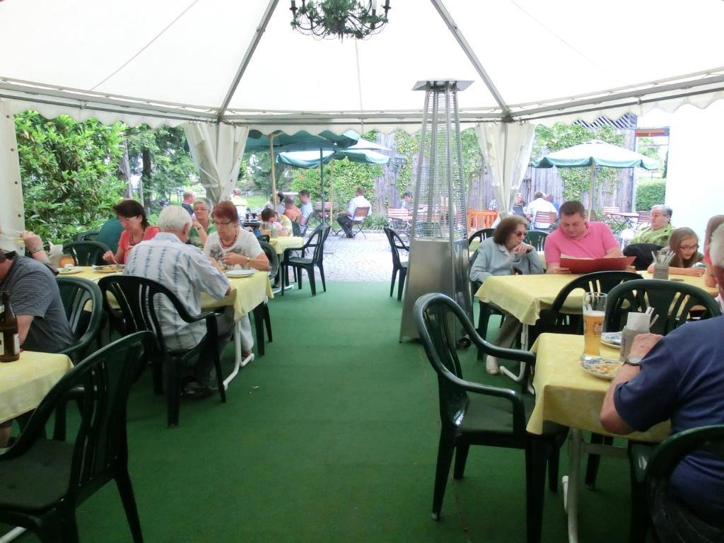 Landgasthof - Hotel Zum Stern Linden  المظهر الخارجي الصورة