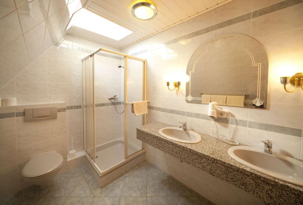 Landgasthof - Hotel Zum Stern Linden  المظهر الخارجي الصورة